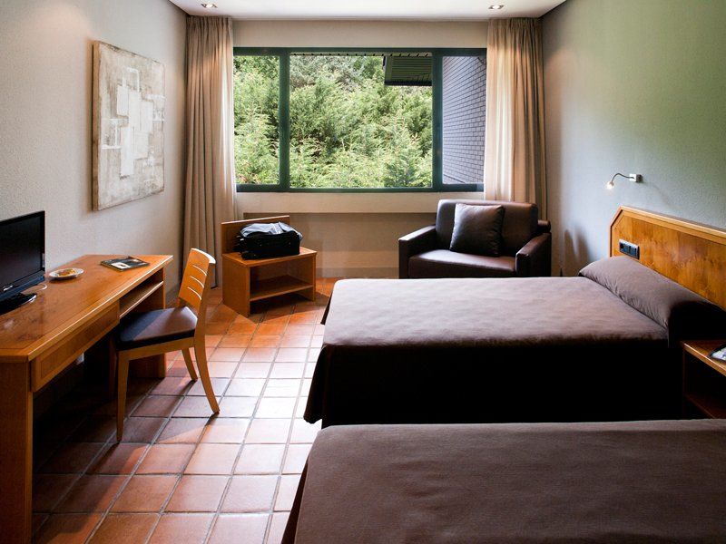 As Hoteles Altube Zuia Ngoại thất bức ảnh